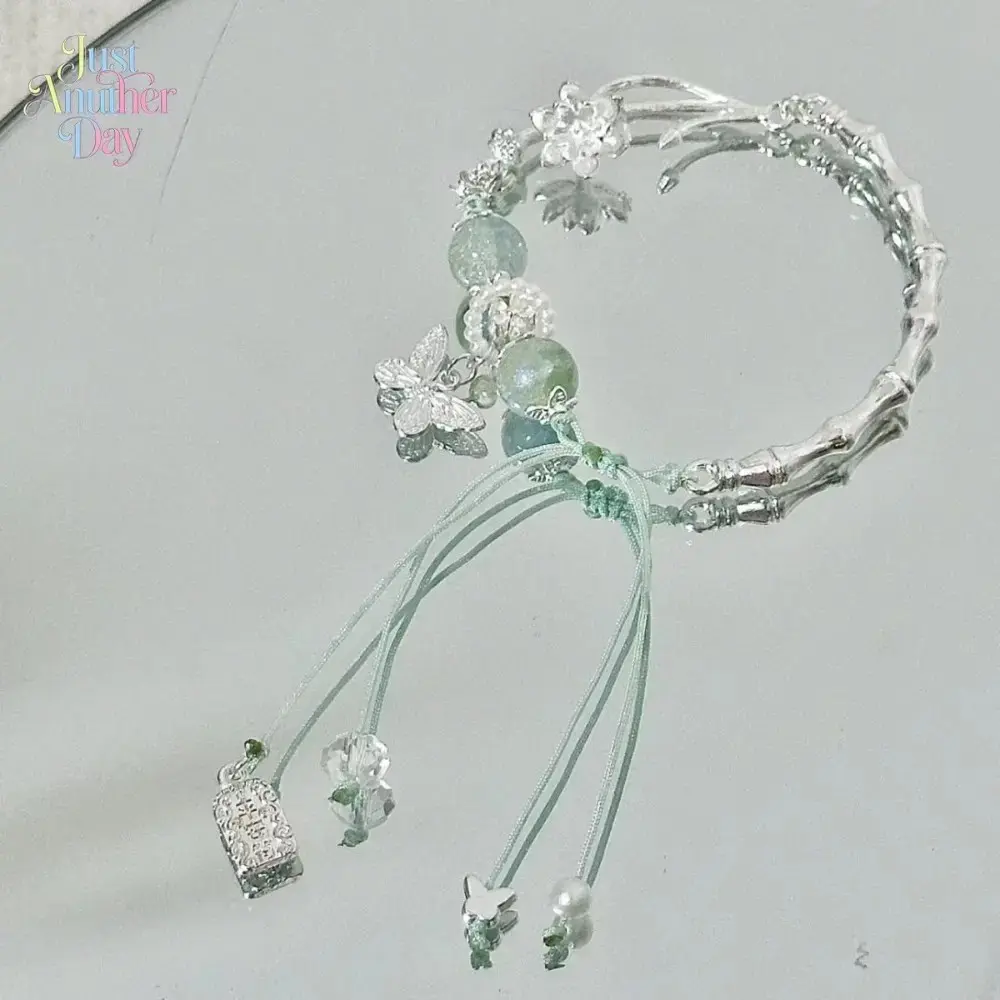 Lotus-Themed Chinese-Style Half Bangle, Retro Cracked Glass Bead Bracelets with Tassel Charms, Delicate Elegant Wrist Jewelry for Sports Outdoor Camping Hiking Picnic Use
