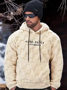 The men's thickened long-sleeved hooded sweatshirt "Muscleatck" with a checkered pattern is embroidered. It is windproof, warm, loose, skin-friendly and comfortable, suitable for cold autumn and winter weather, outdoor activities such as skiing and home