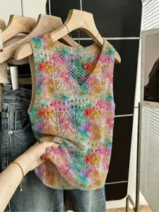 Women's fashionable Chic hollow V-neck camisole top with geometric print, casual and elegant, vacation style, commute-friendly, comfortable and breathable in spring, summer and autumn