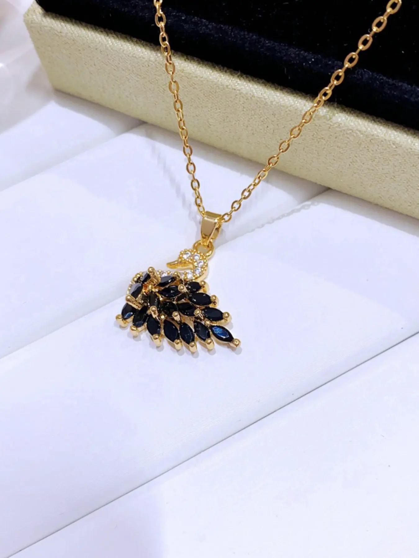 Women's Swan Necklace Pendant, Stainless Steel, Luxury Full Diamond Swan Pendant, Titanium Gold Plated, Fade-Resistant, Elegant Lockbone Chain