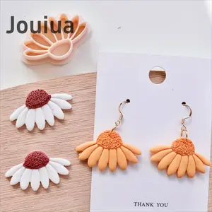 1pc Daisy Flower Polymer Clay Cutter - Boho Chic Spring Flower Series Polymer Clay Embossing Tool for DIY Earrings & Jewelry Making
