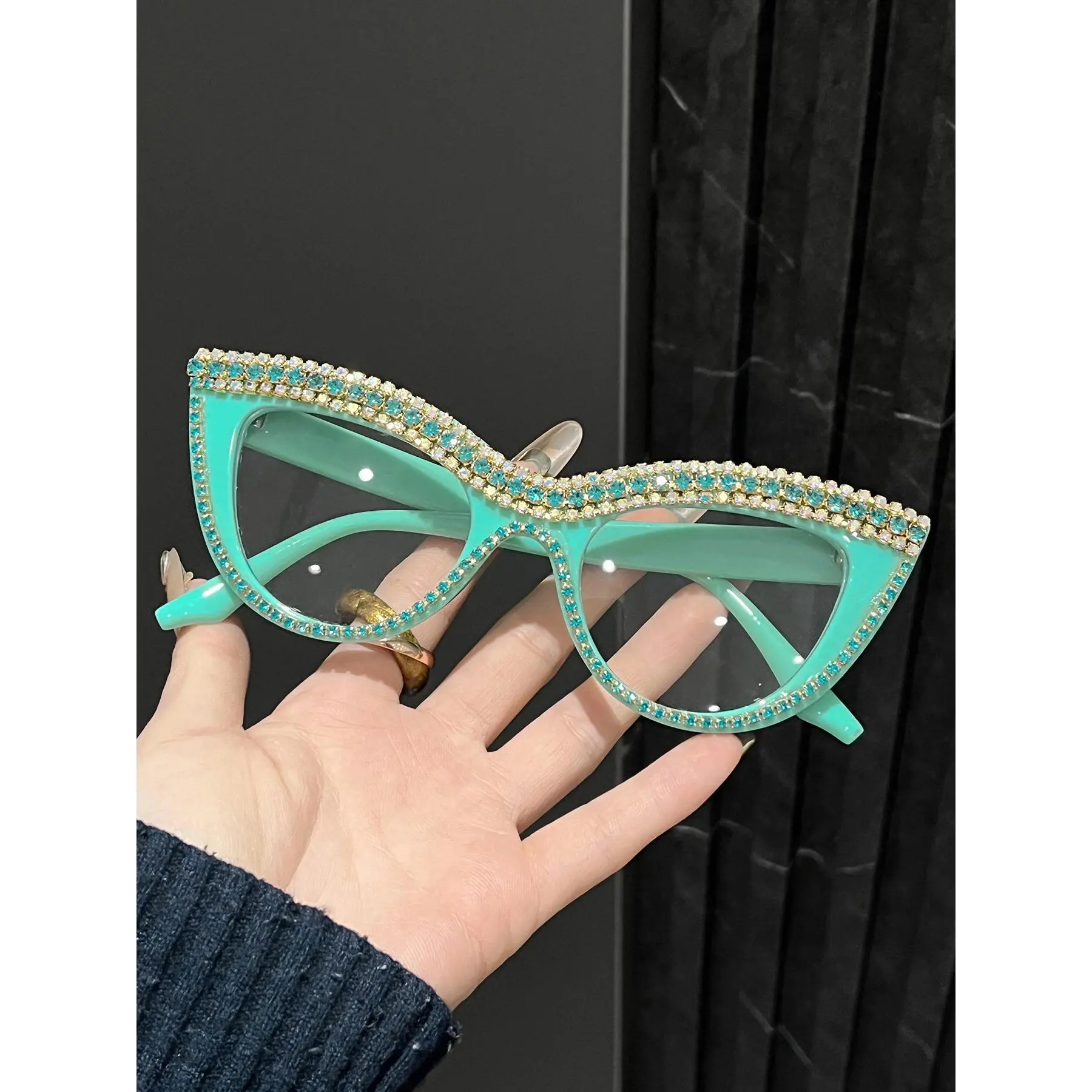 Green framed white flat diamond inlay