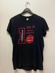 Vintage Louisville Cardinals 1979-1980 NCAA Champions U of L 59 UCLA 54 T-Shirt Sz M