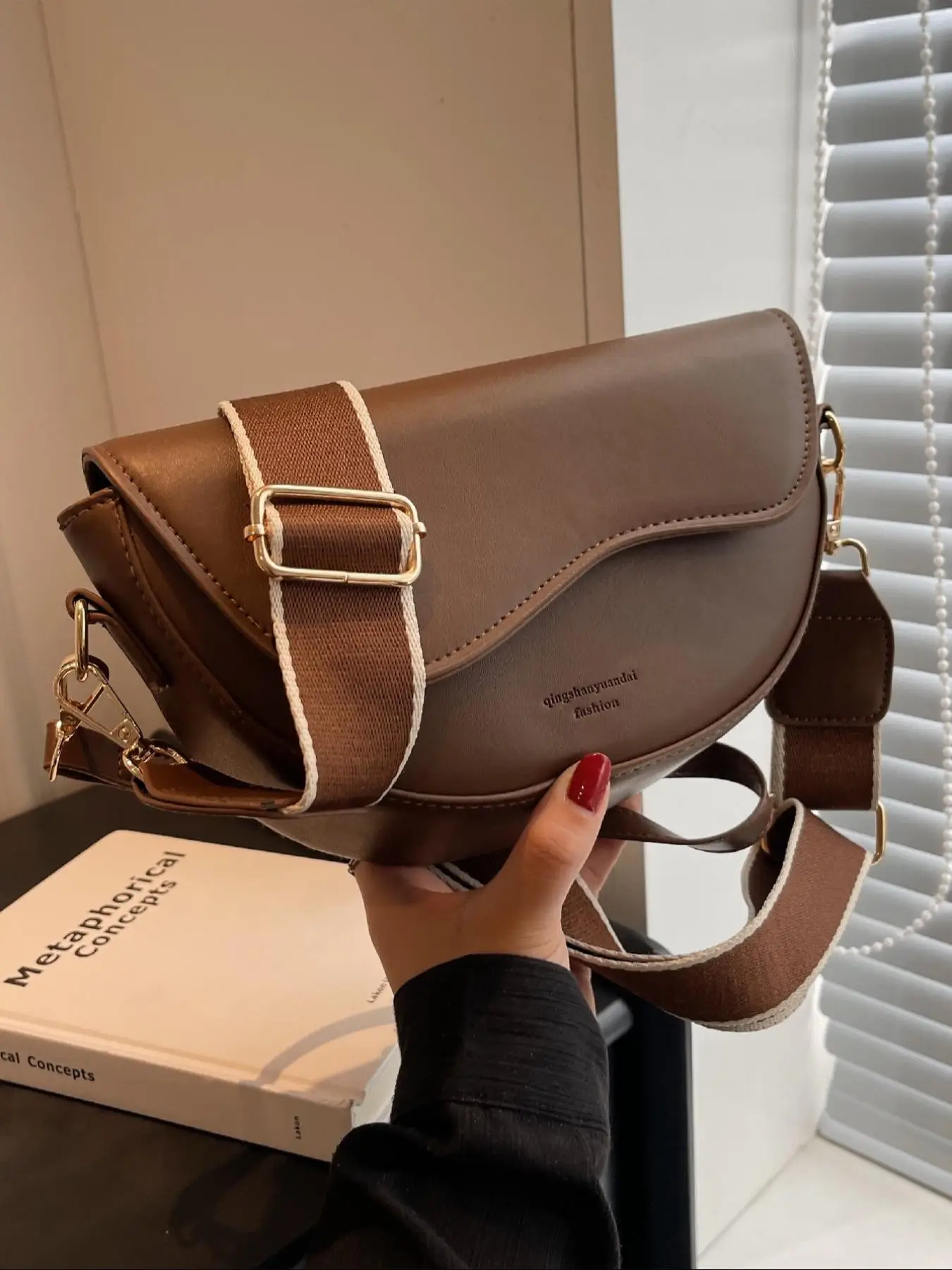 Women's Fashionable Solid Color Saddle Bag, Casual Versatile Crossbody Bag with Wide Shoulder Strap, Trendy All-match Commuter Bag for Daily Used