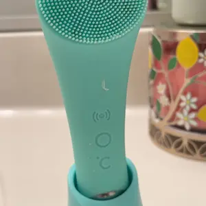 Facial Cleansing Brush, PRITECH Heatable Vibrating Face Scrubber with Massage, Silicone Face Scrubber for Women & Men, Electric Facial Cleanser for Deep Cleansing, Gentle Exfoliating (Pink)