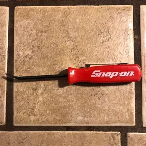 Snap-on tools Mini pocket pry bar w/clip Keychain Bottle
