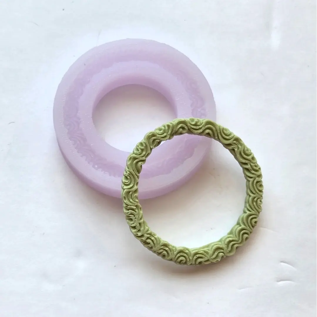 Ruffle Buttercream Border Round Frame Mold Designed by Brittany Bennett - Sprinkles & Sparkles