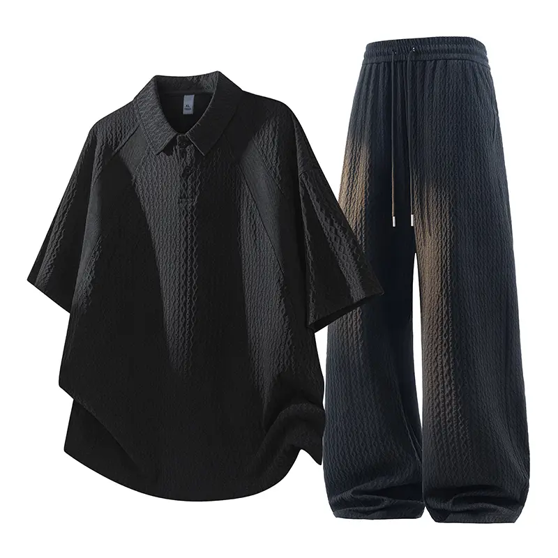 Summer men’s two-piece set featuring a cooling polo shirt and wide-leg pants.High-quality performance fabric that is breathable and prevents overheating, offering a cool feel.A versatile casual outfit suitable for sports, fitness, and home wear.summerv