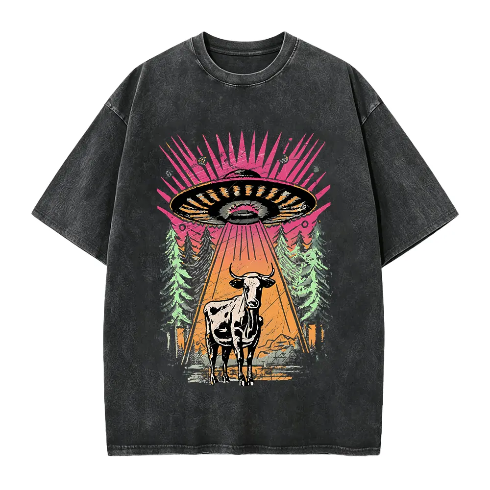 Men's UFO Cow Abduction Graphic T-Shirt - Unisex Fit, Funny Vintage Retro Alien Art, Paranormal Oversized Aesthetic Tee