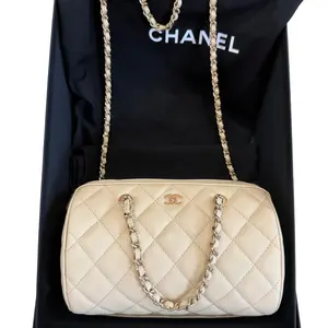 Pre-owned CHANEL White Caviar Quilted Mini Bowling Bag Silver Hardware Chip Version Crossbody
