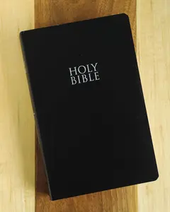 NIV, Gift and Award Bible, Leather-Look, Black, Red Letter, Comfort Print - Paperback