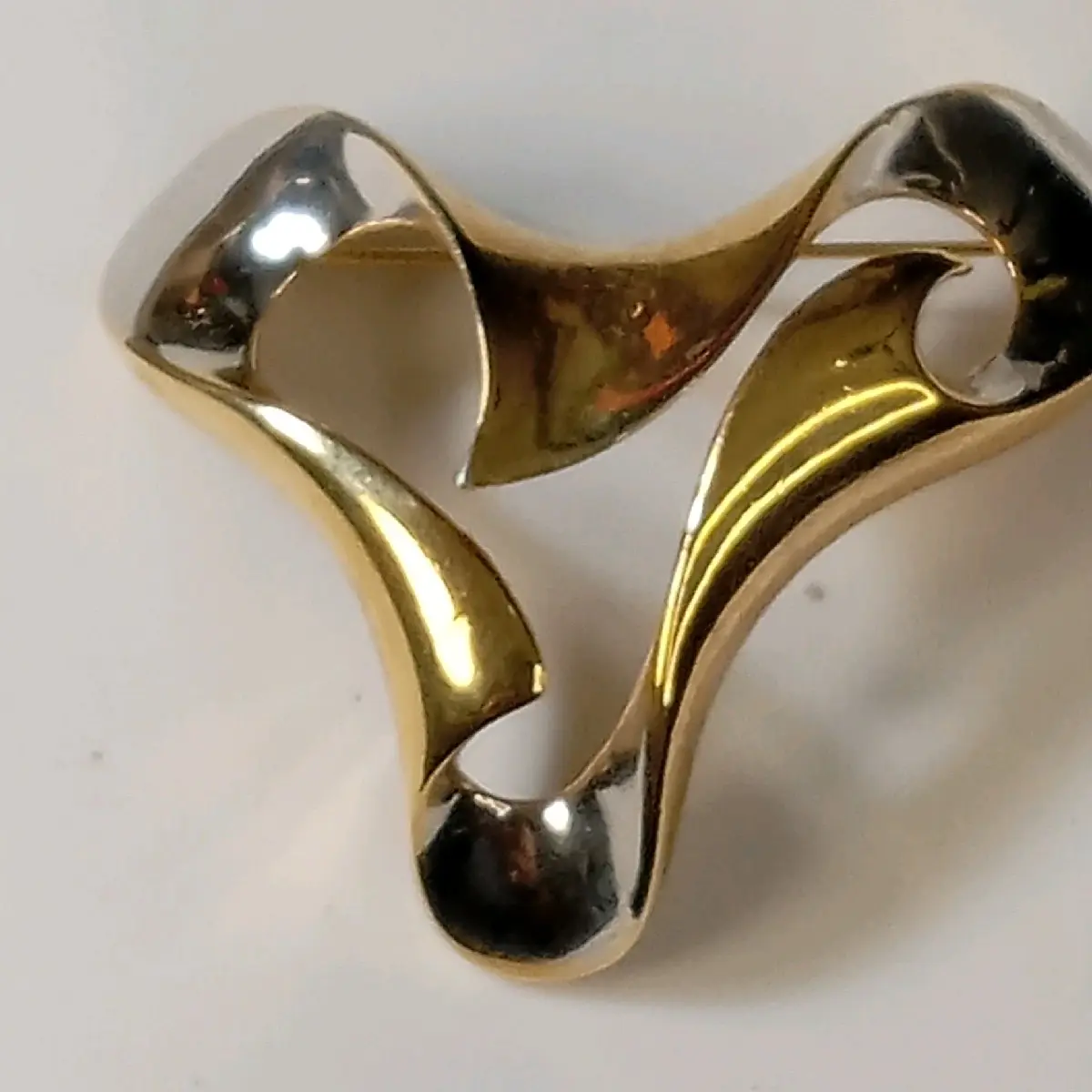 VINTAGE CROWN TRIFARI Silver Gold Tone Brooch pin