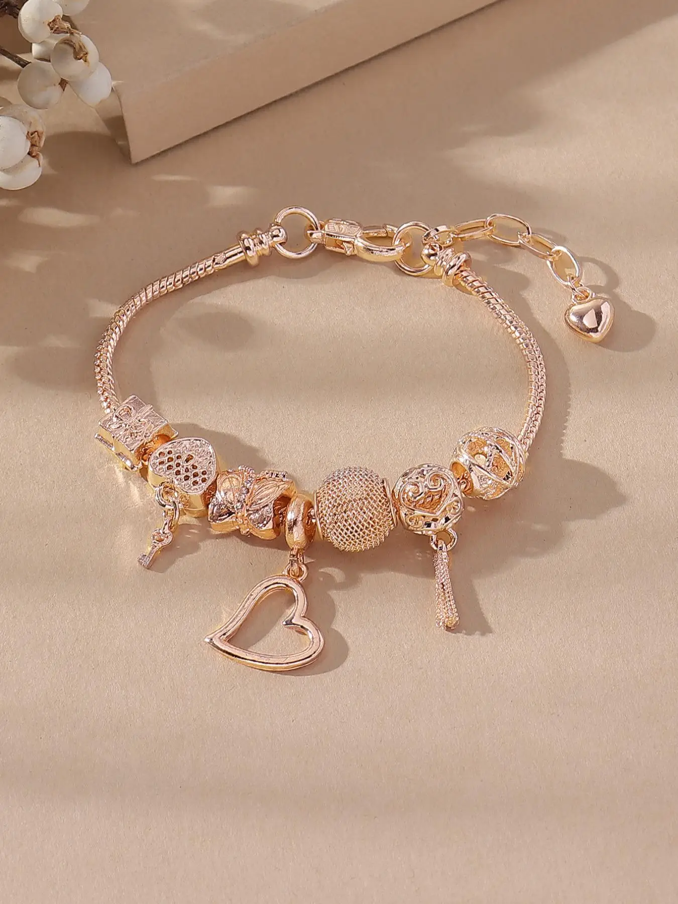 Fashion Hollow out Heart & Butterfly Charm Bracket, Fashionable Heart Key Charm Chain Matching Bracelet for Women for Daily Decoration, Classic Fashio