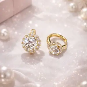 A17. Argolla pequeña con piedra blancas/ laminado 14k