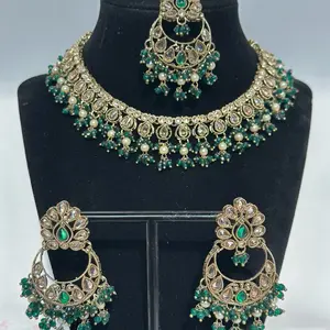 Bollywood Sleek Jeweled Necklace Set with Matching Earrings and Mangtika for Stylish Look