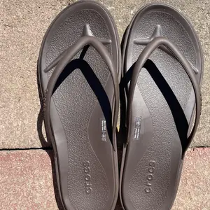 Crocs Women's Miami Round Toe Flip Flops, Summer Sandals