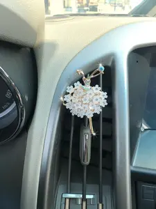 Car vent decoration, sparkling rhinestone flower car air conditioner ornament