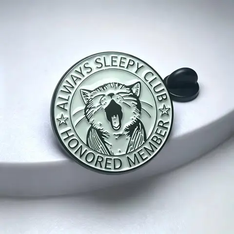 Always Sleepy Club Unisex Cute Cartoon Yawning Cat Enamel Brooch Pin Clip - Scratch-Resistant Finish Metal, Funny Slogan Text, Animal-Themed Collectible Decor Pins, Phone Strap Charm for Cat Lovers