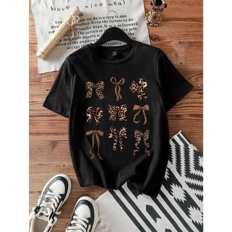 SHEIN EZwear Leopard Bow Decor Casual Minimalist Print Round Neck Short Sleeve Fitted Plus Size Women T-Shirt, Suitable For Summer