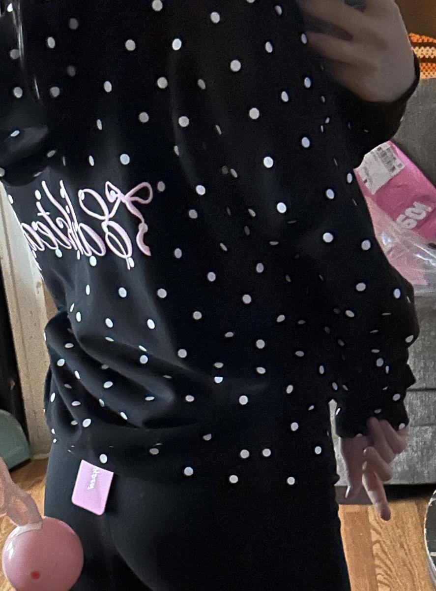 Item: BLACK AND WHITE, S