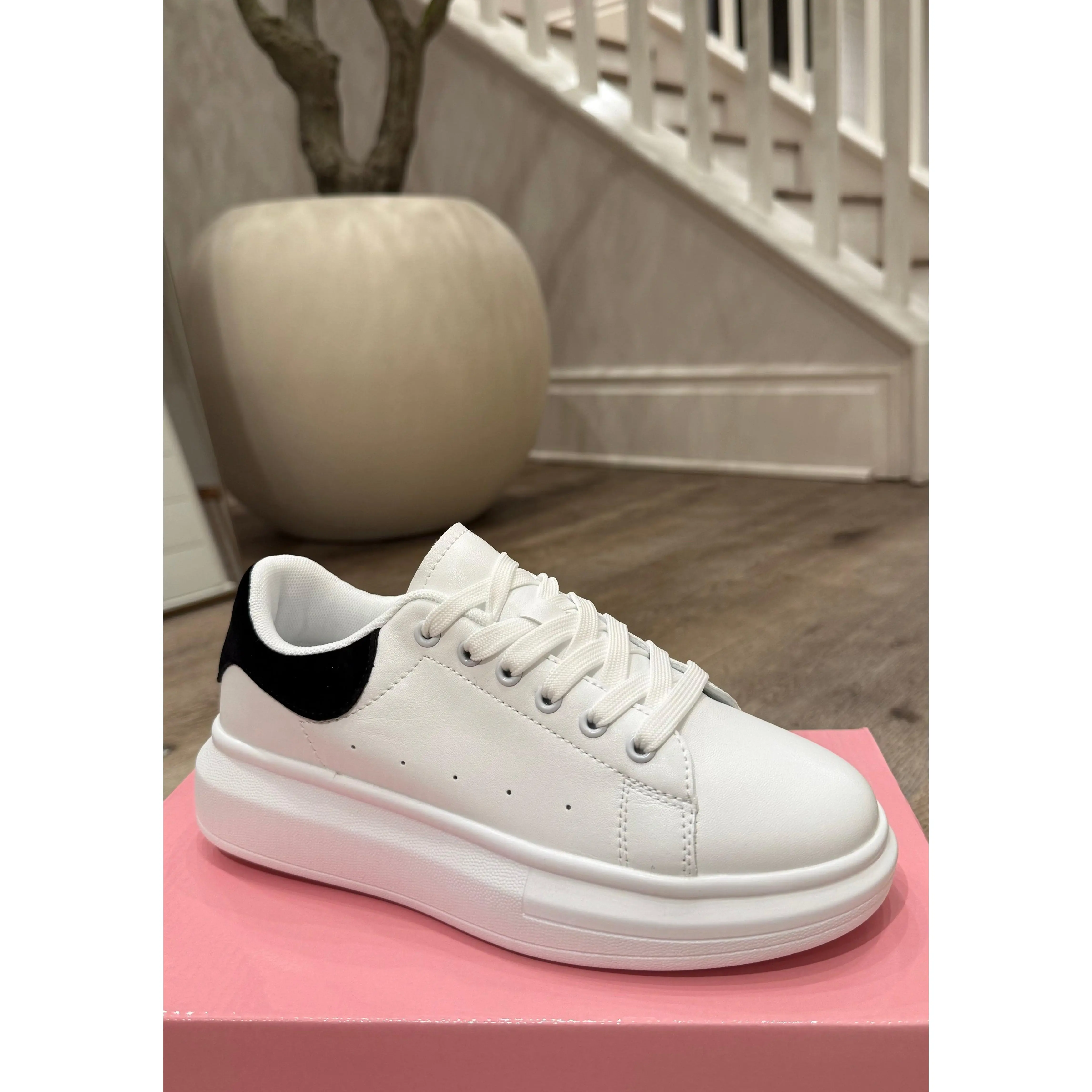 ALEXANDRA SNEAKERS