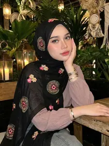 Women's Elegant Floral Embroidery Hijab Motif, Soft Fabric Comfortable Wear, Boho Style All Seasons Casual Hijab Premium