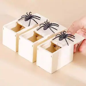 Tricky prank tool: the spider box that gives a startle