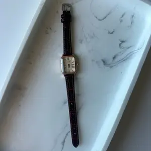 Women’s elegant watch with crocodile brown strap, perfect for fall into winter, classic style, wear to work