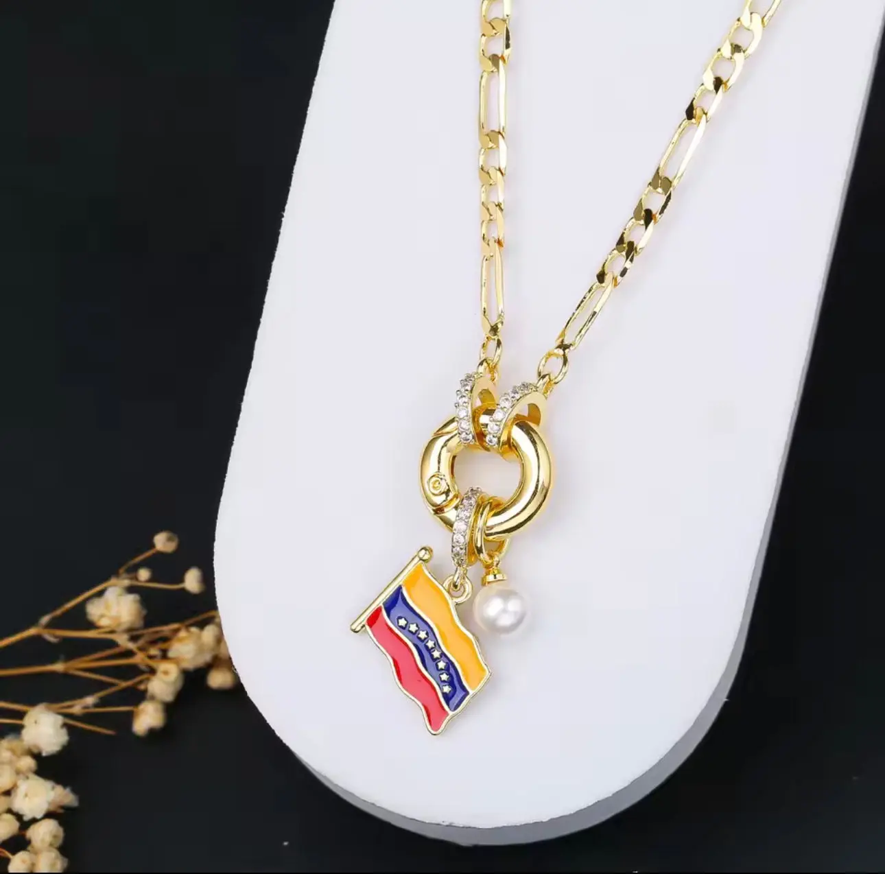 Daylux Raíces Collection | Venezuela Figaro Link Necklace | Gold-Tone Necklace for Women