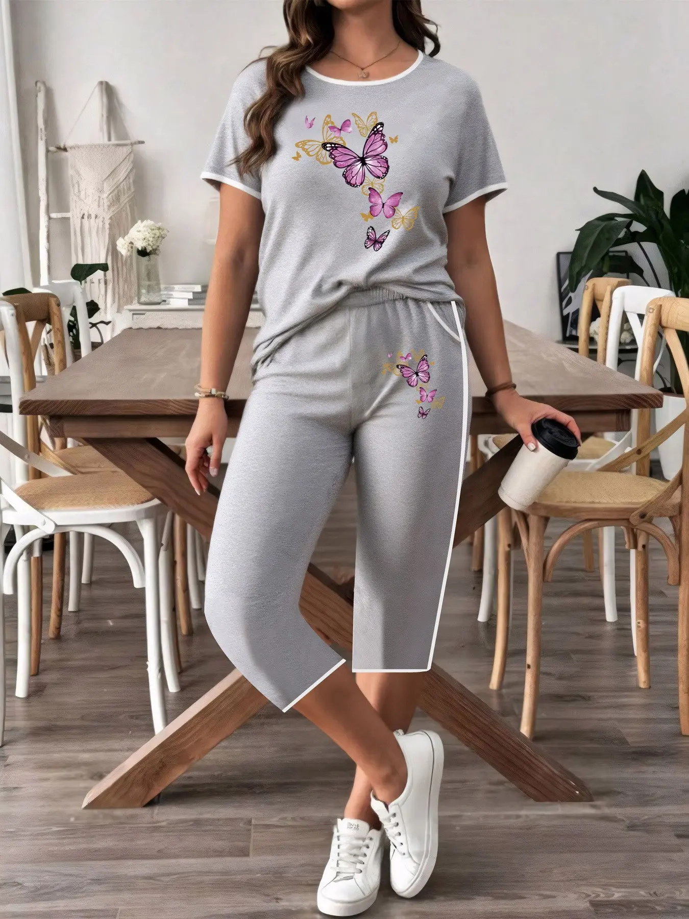 Summer Women's Plus Size Set, Butterfly Print Short Sleeve T-Shirt and Capri Pants, Casual Fashion Two-Piece for Ladies, Clothes