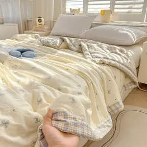 Floral Girl Style Summer Quilt, Thick Cute Pure Fresh Design, Breathable Comfort Soft Skin Air Conditioning Bed, Suitable for Bedroom Guest Room Apartment