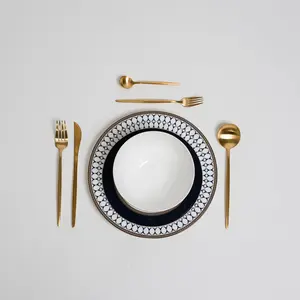 Vertex Wooden Plates Set