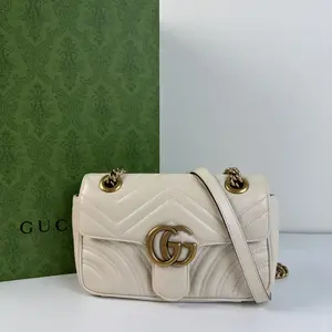 Pre-owned GUCCI White Quilted Handbag with Gold Hardware and Chain Strap