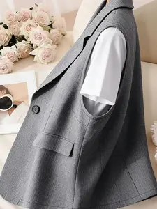 A gray suit vest for women's spring and autumn fashion, loose and slimming, paired with a sleeveless vest and a camisole vest. Suitable for all seasons, suitable for home, indoor, and outdoor wear