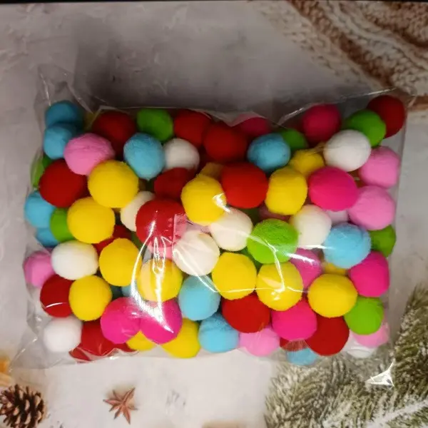 200 self-propelling balls, 3 cm each, individually packaged