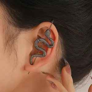 Small  Ear Hanger  Fashionable and Personalized Ear Studs, Unique Design, Minimalist Silhouette, Diagonal Ear Stings, Exaggerated Piercing Ear Stitches