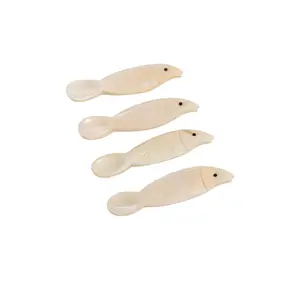 The Favorites Fish Condiment & Caviar Spoon in Mother Of Pearl