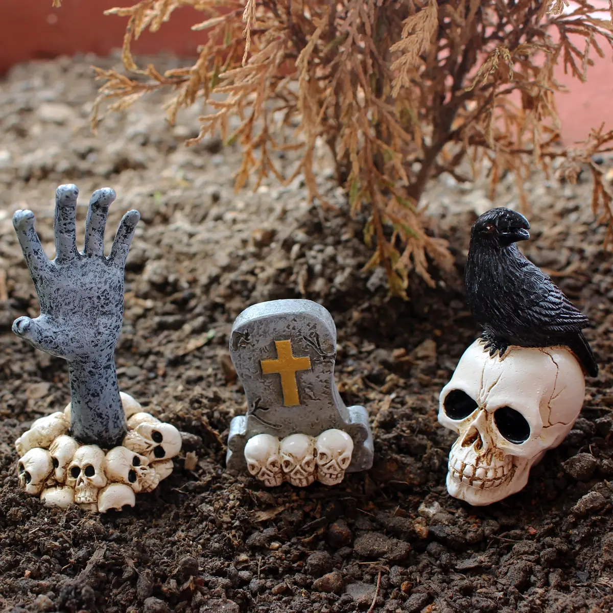 Halloween Resin Decorations Set, Resin Ornament, Creepy Skeleton Crow Ghost Hand Tombstone Figurines, Cool Skull Head Design, Perfect for Garden Yard Halloween Atmosphere, Party Decoration, Patio Decoration