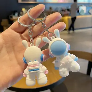 Cartoon Space Astronaut Keychain – Cute Pendant Bag Charm Gift (1 Random Color)