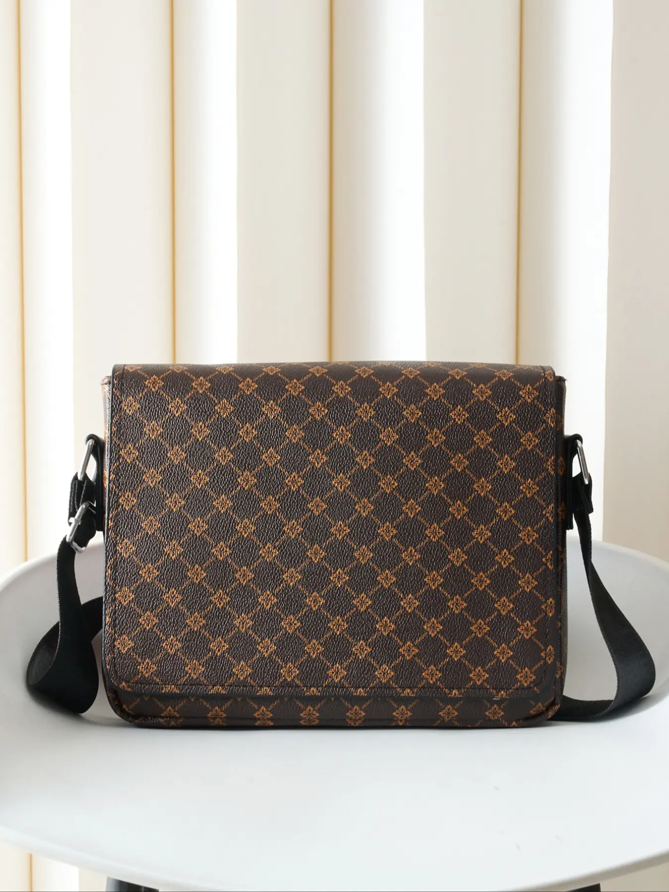Men's Geometric Pattern Crossbody Bag, Multifunction Messenger Bag, Stylish Functionality with 26cm Large Capacity for Tablets and Umbrellas, Metal Buckle Wide Shoulder Strap Perfect for Work and Casual Outings, Commuting Shoulder Bag