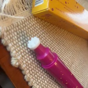 Product Review of Waterproof Freckles Pen: Faux Freckle Stamp and Fine Tip Eyeliner for Realistic, Long-Lasting Freckles and Effortless Makeup, Perfect for Daily Wear and Cosplay from n**a