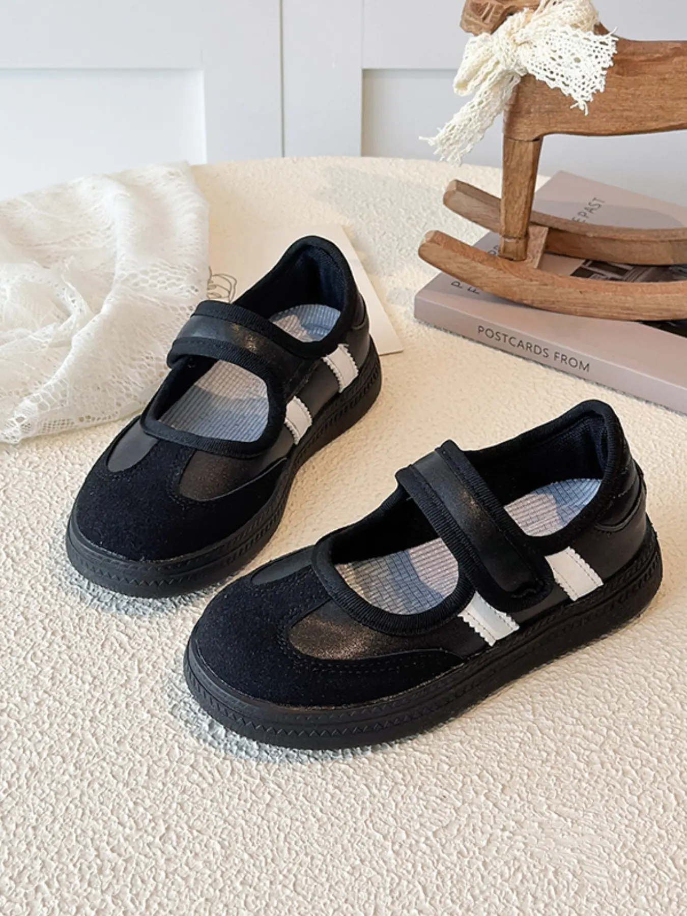 Girls Cute Mary Jane Ballet Flats with Bow Detail, Comfortable Dressy Shoes for School, Parties and Weddings, Adorable Design, Ideal for Little Princesses, Bowknot Design Flats