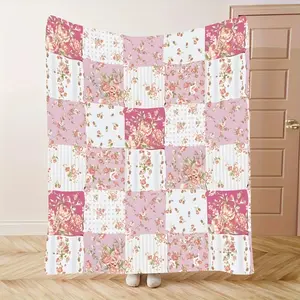 Pink and White Floral Patchwork Fleece Throw Blanket – Cozy Vintage Garden Blanket for Sofa, Bed, Naps, Camping, Machine Washable