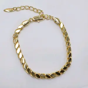Br007 Golden Bracelet - Elegant Gold-Tone Chain Design with Secure Clasp for Everyday Wear