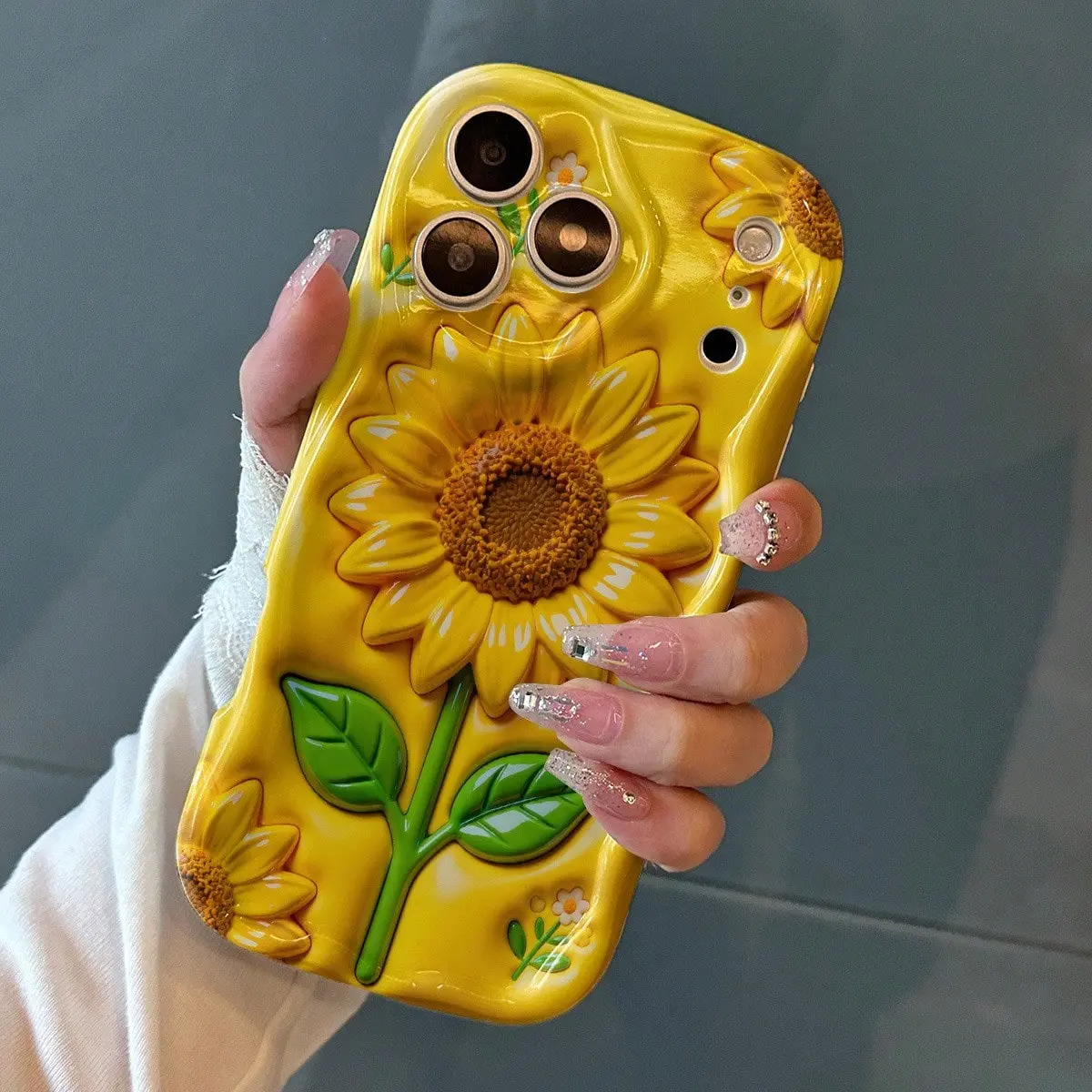 Excellent protection, drop-resistant and scratch-resistant phone case. The glossy surface is printed with bright yellow sunflowers and emerald green leaves, suitable for iPhone 17, 16, 15, 14, 13, 12, 11, Pro, Pro Max and Plus series