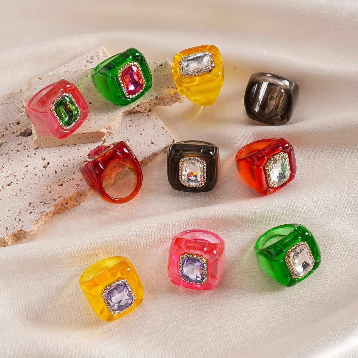 Women's Wide Chunky Square Jelly Rhinestone Artificial Gemstone Ring - Elegant Exaggerated Costume Jewelry for Women, Statement Accessory for Daily Wear, Parties