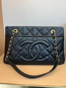 Pre-owned CHANEL caviar pressed cowhide Tote Bags Black Grained Calfskin with Gold Tone Hardware Large Logo Shoulder Tote Bag 【Z】