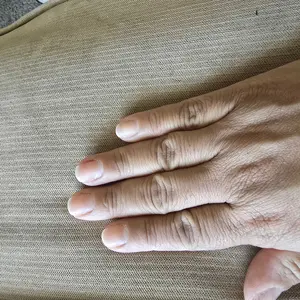 Product Review of Radiant Cosmetics Nail Growth Oil - 100% Organic, Moisturizing, Growth, Strengthening, and Brightening Formula with Vitamins and Fatty Acids for Overall Nail Health from Y**y G**o