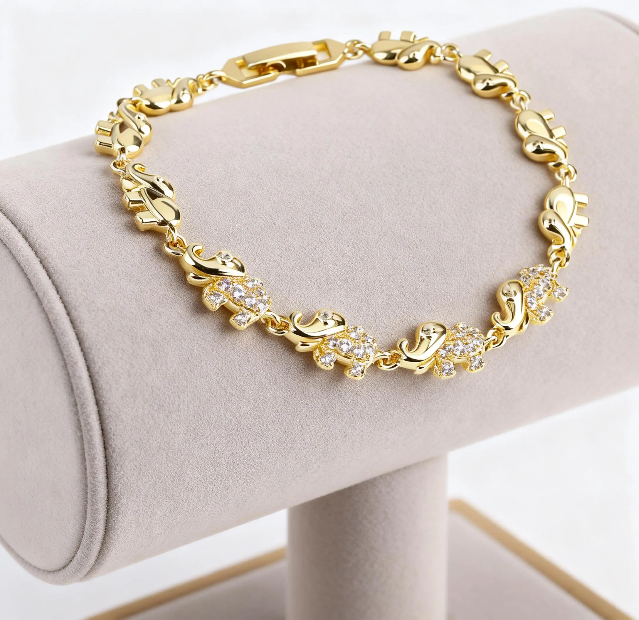 Personalized Elephant Design Copper Inlaid Zirconia Bracelet for Women Ideal Party Birthday Gift Daily Wear