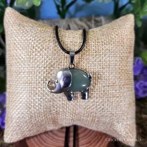 Green Aventurine Crystal Elephant Necklace hippiejewelry earthy jewelry